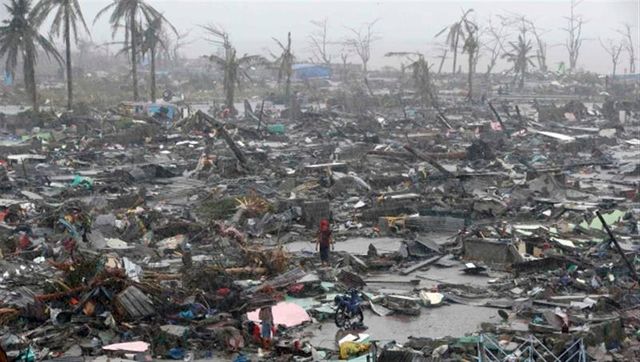 la ville de tacloban dévastée par le typhon aux philippines