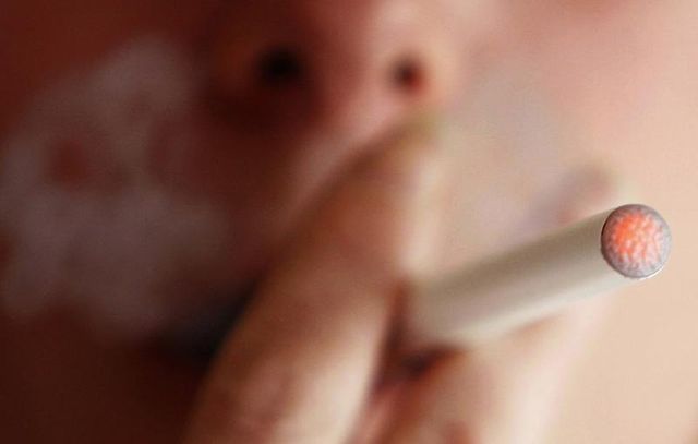 l'usage de la cigarette électronique doit être davantage réglementé, selon des experts
