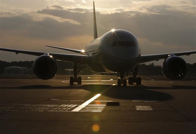 boeing suspend les livraisons de 787