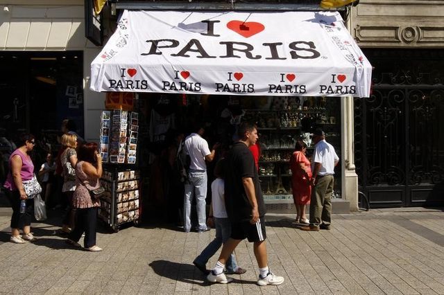 vers une ouverture des commerces le dimanche à paris