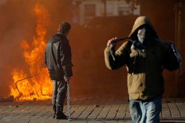 le maire de nantes porte plainte après les dégâts subis par la ville