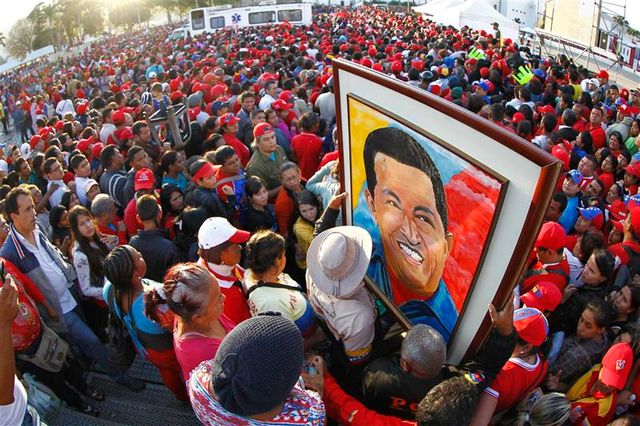 marée humaine aux obsèques d'hugo chavez