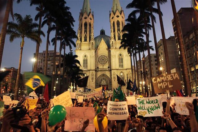 les manifestations se poursuivent au brésil