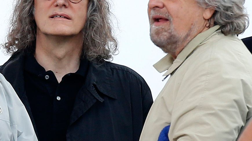 Gianroberto Casaleggio (à gche) et Beppe Grillo en mai 2014 à Rome