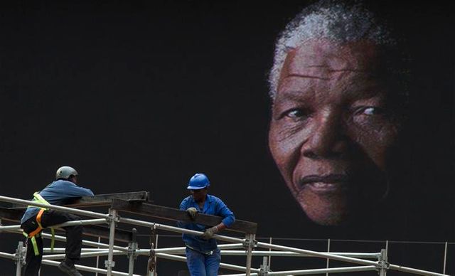 hollande et sarkozy se rendront séparément en afrique du sud pour les obsèques de mandela