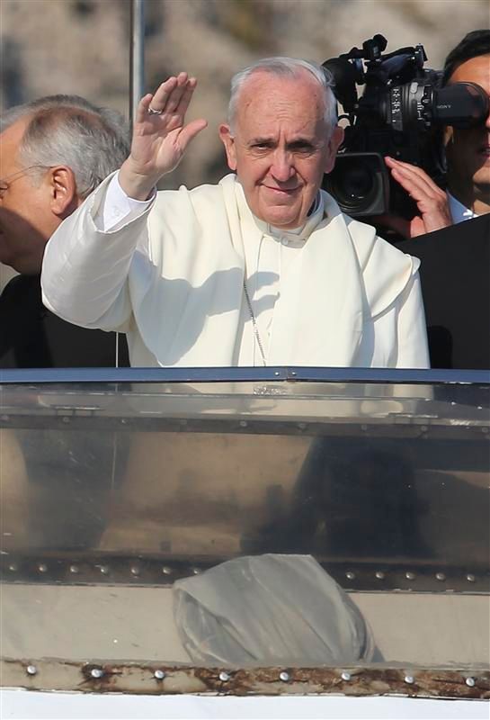 le pape françois à lampedusa