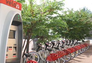 Une station Vélo' v à Lyon