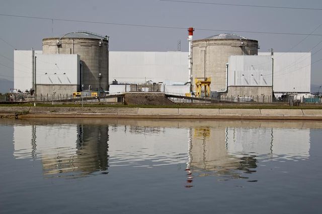 greenpeace estime que dix réacteurs nucléaires doivent être fermés d'ici 2017