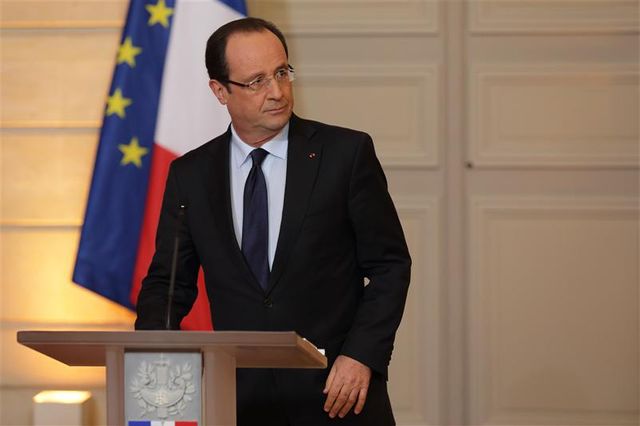 paris veut distinguer son intervention au mali de la défense passée de certains régimes africains contestés