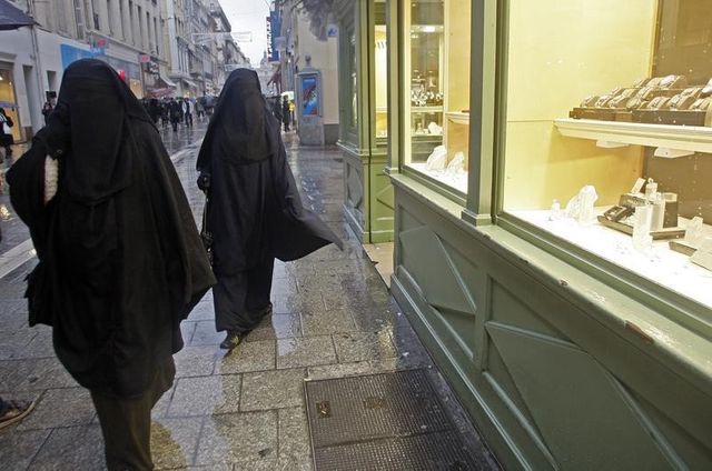 la cedh valide la loi française sur l’interdiction de la burqa dans l’espace public