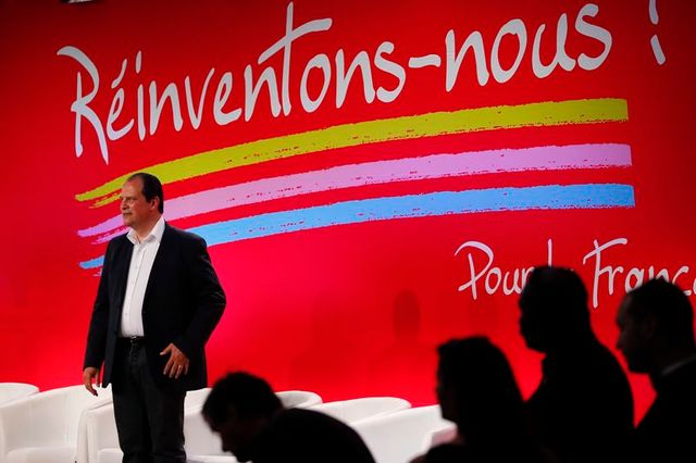 valls s'est recentré sur l'idéologie du ps, assure cambadélis