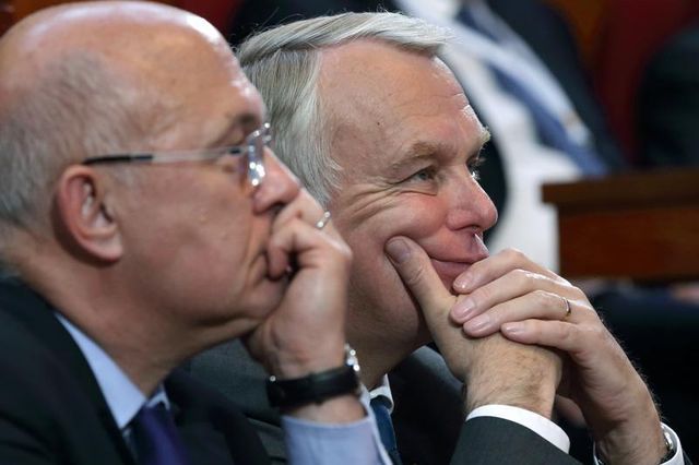 jean-marc ayrault annonce un plan pour l'emploi