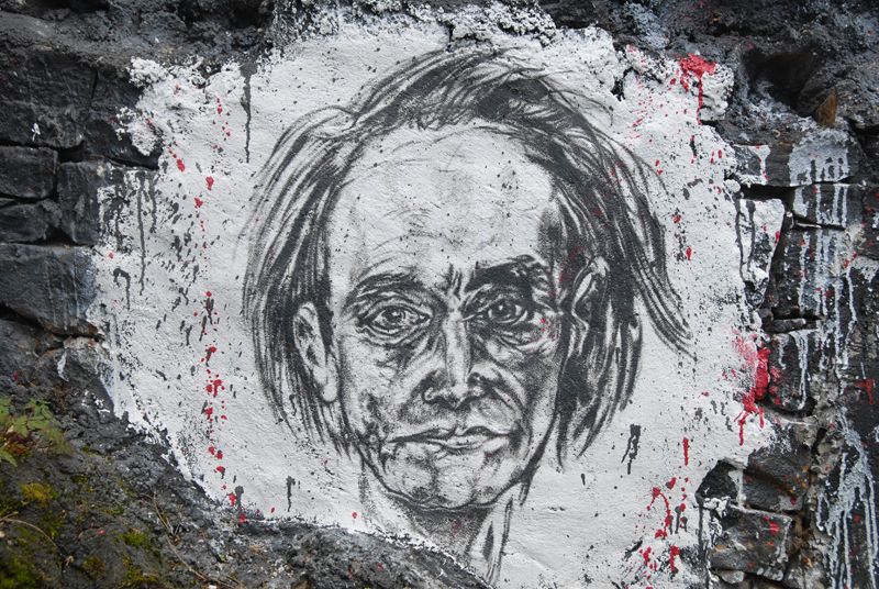Fresque à l'effigie du dramaturge Antonin Artaud.