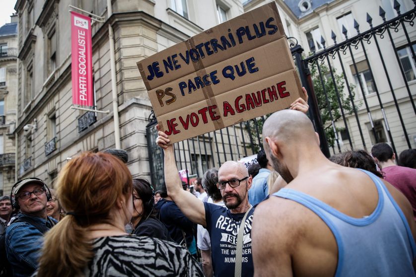 Rassemblement devant le siège du PS le 7 juin 2016