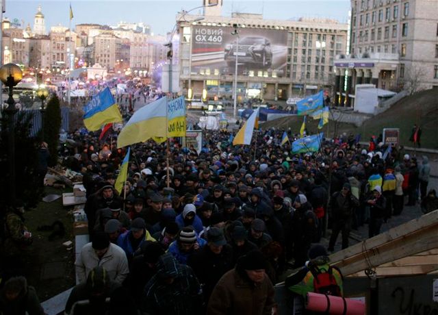 viktor ianoukovitch se rend en chine, laissant une ukraine en pleine crise