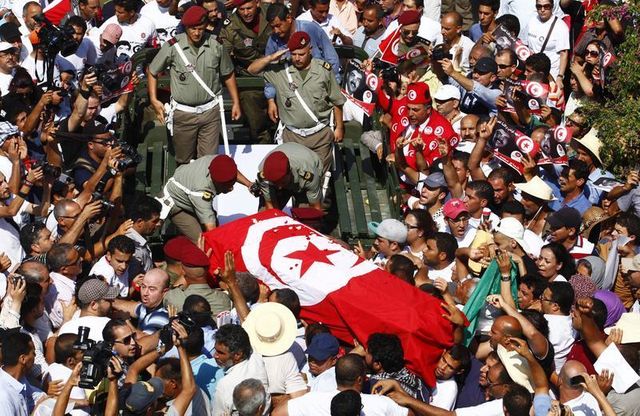 tensions lors des funérailles de mohamed brahmi en égypte