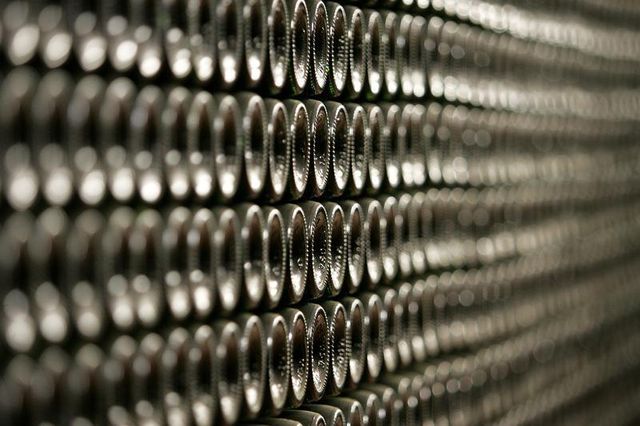 environ 1.200 bouteilles de vin de l'élysée mis aux enchères fin mai