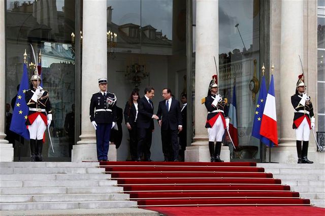 françois hollande veut se distinguer de nicolas sarkozy et rompre avec l'austérité