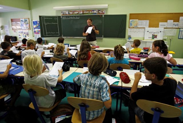 benoît hamon préconise d'autres formes d'évaluation à l'ecole