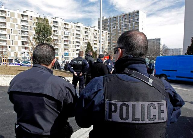 des crs et des gendarmes supplémentaires vont être envoyés à marseille