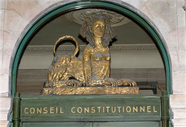 la taxe à 75% sur les hauts revenus censurée par le conseil constitutionnel
