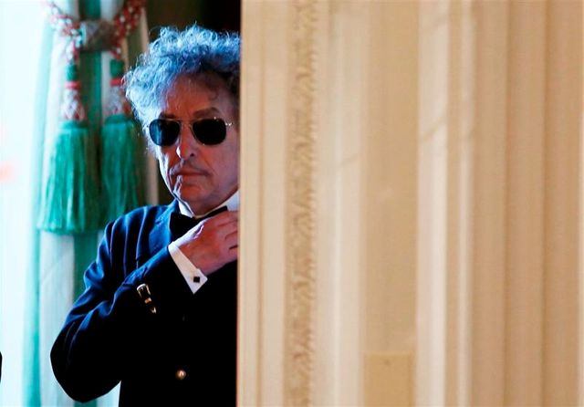 bob dylan mis en examen en france après la plainte d’une association croate