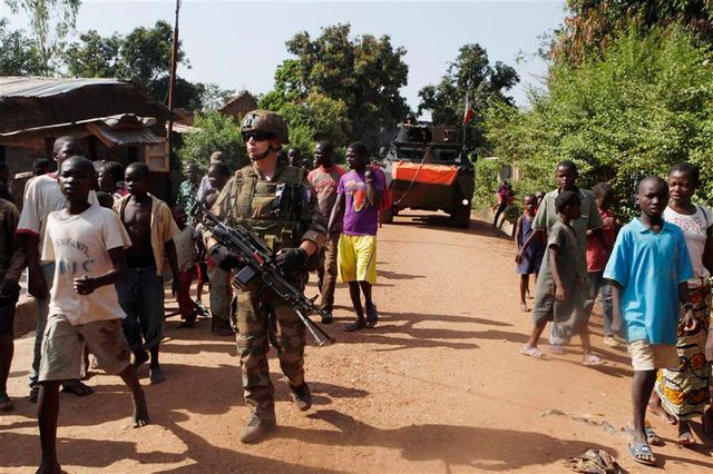 la france tente d'arrêter les massacres en centrafrique