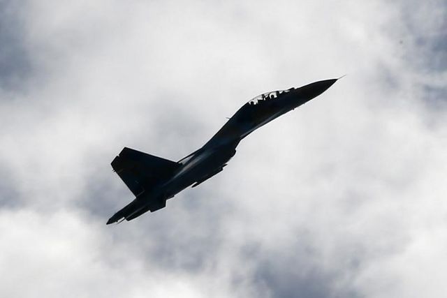 un avion ukrainien a été abattu par un chasseur russe, selon kiev