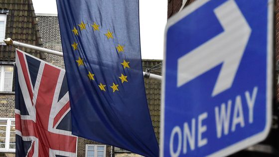 L'Union Jack (crée en 1603) et l'"Union flag" européen ©Reuters - Toby Melville