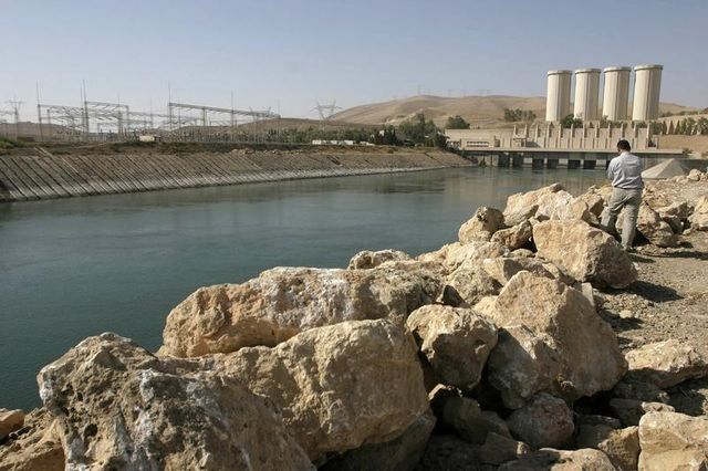 le barrage de mossoul repris par les forces kurdes et irakiennes