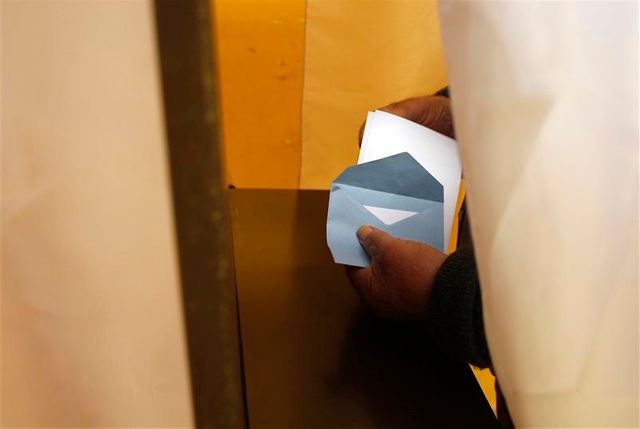 duel fn-ump au second tour de la cantonale partielle de brignoles