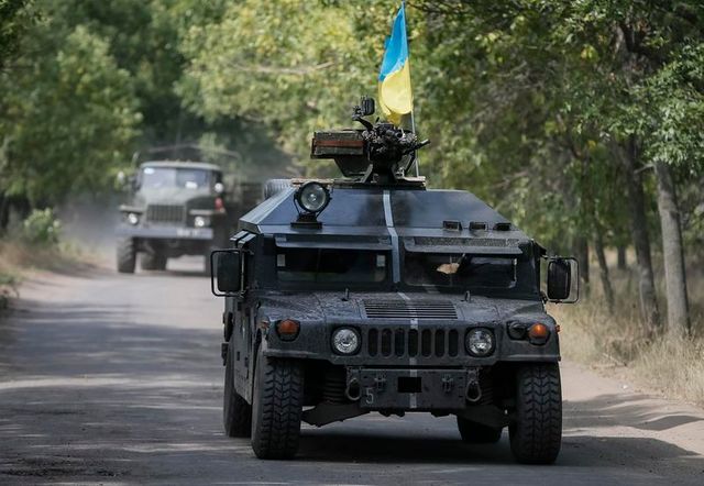 combats en ukraine pour le contrôle de l'aéroport de loubiansk