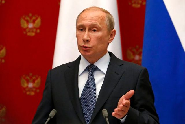 vladimir poutine suggère un report du référendum dans l'est ukrainien