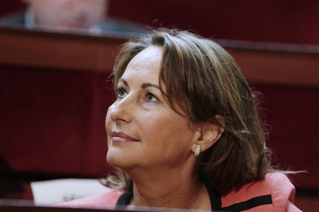appel pour que ségolène royal retrouve "une place forte"