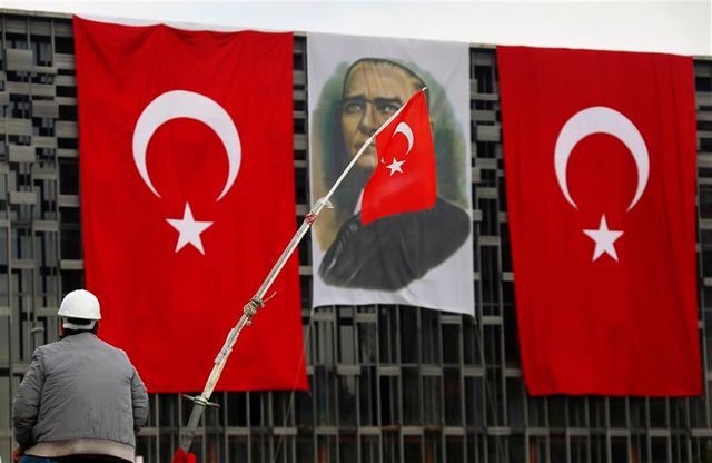 la police turque intervient dans le parc gezi d'istanbul