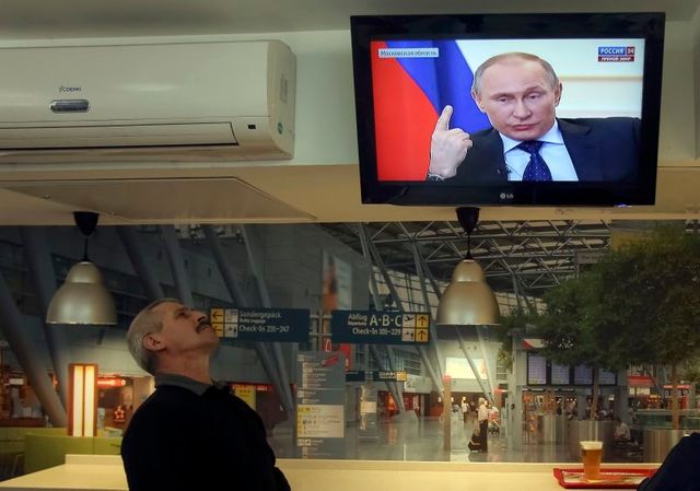 vladimir poutine exclut pour l'instant de recourir à la force en ukraine