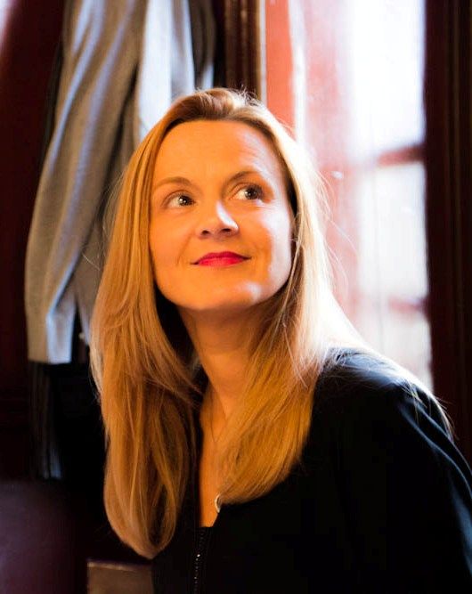 Carole Aurouet chez Lipp