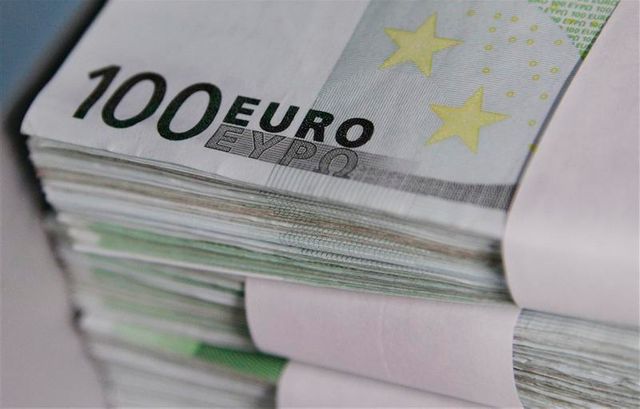 le déficit public s'est élevé à 4,8% du pib en 2012