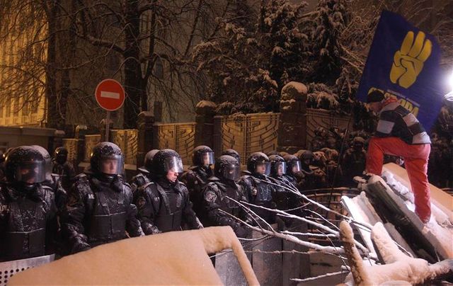 barricades dans la capitale ukrainienne kiev