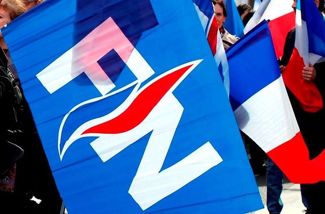 des milliers de jeunes manifestent contre le front national