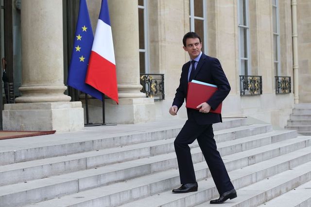 france's prime minister manuels valls arrives for the first cabinet meeting of the new government at the elysee palace in paris