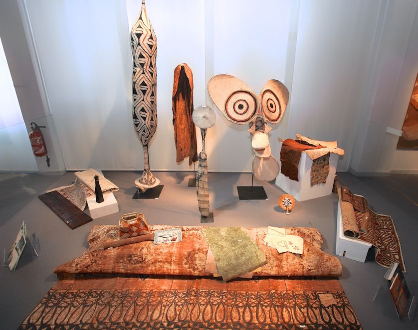 Objets en écorces battues