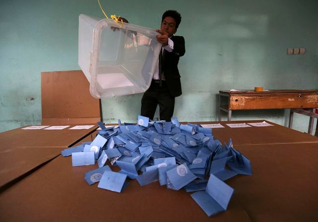 la présidentielle afghane attire plus d'électeurs que prévu