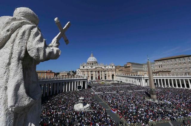pour pâques, le pape plaide pour la paix et contre le gaspillage