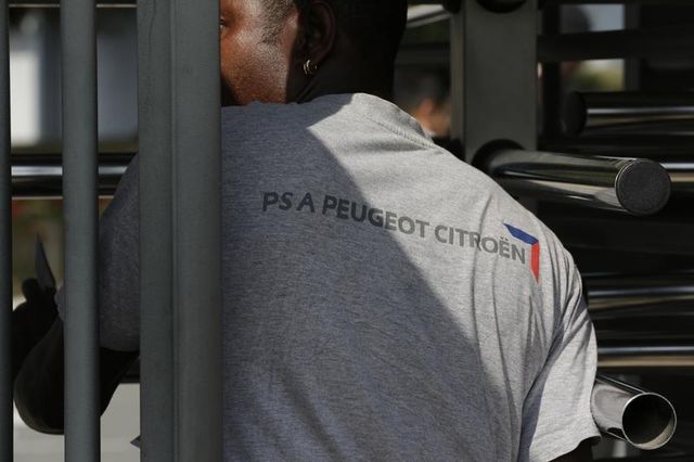 les syndicats de psa ont une semaine pour sonder leur base sur l’accord de compétitivité