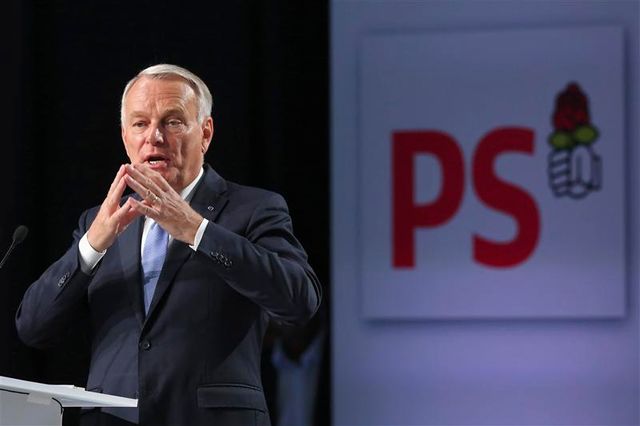 jean-marc ayrault hausse le ton pour unir la majorité