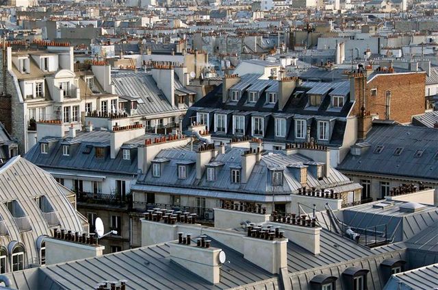 le parlement adopte le projet de loi sur l'urbanisme et les loyers