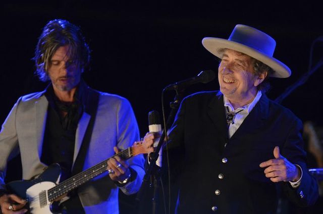 les insignes de la légion d'honneur seront bientôt remises à bob dylan