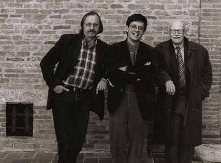 Maurice Baux avec Didier Daeninckx (droite) et Willy Ronis (gauche)