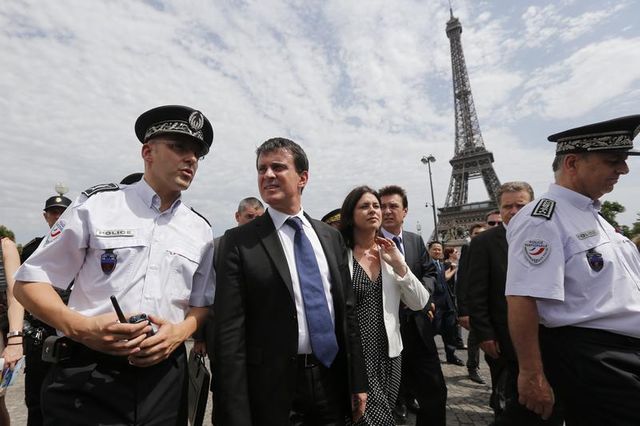 manuel valls tentent de rassurer les touristes sur leur sécurité